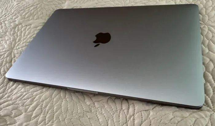 MacBook Pro SEM MARCAS DE USO