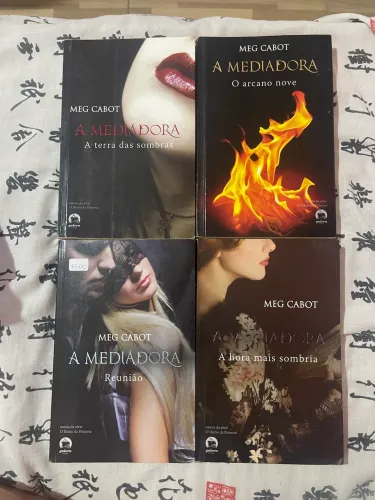 4 livros da saga A mediadora