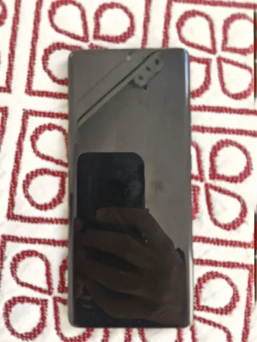 Motorola Edge 50 com um pequeno quebrado na tela