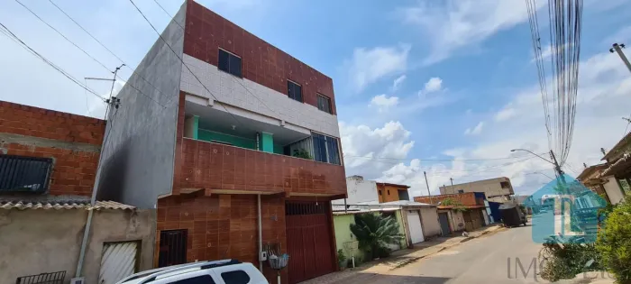 DEL LAGO II - QD. 321 - PRÉDIO COM 5 APTS -+ LOJA