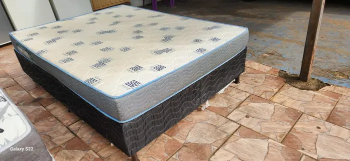 Cama box casal base/colchão de espuma D-33 usada 