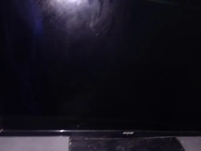 TV 40 COM DEFEITO NA TELA