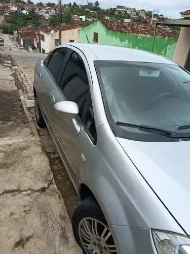 Fiat Linea Essence 1.8 Flex 16V 4P 2013