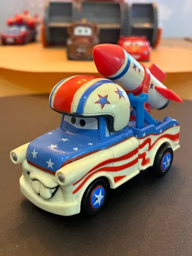 Cars Pixar Disney Mate Rocket McQueen relampago