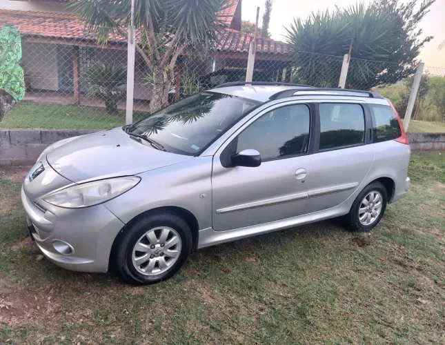Peugeot 207 SW XR Sport 1.4 Flex 8V 5P 2012