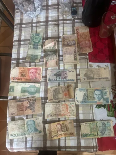 Notas e moedas antigas