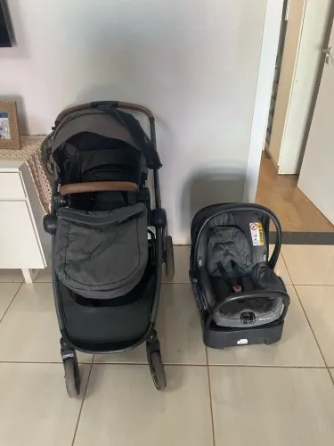 Carrinho de Bebê + Bebê conforto com a base - Anna Maxi-Cosi