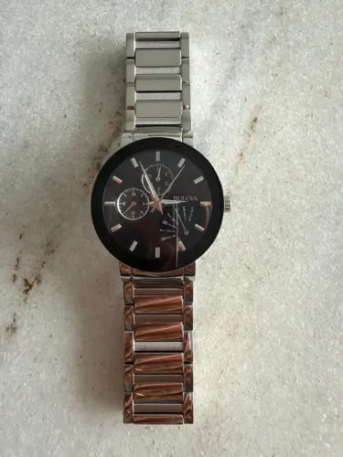 Relógio Bulova Futuro ref. 96C105