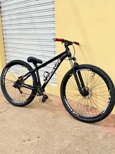 Vende-se bicicleta Nero 5 na cor preta e aro 29, OBS, leia a descrição dif