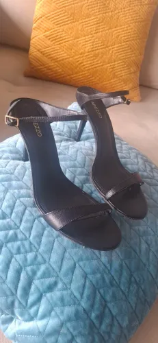 Sandália Salto Fino Arezzo preta tam 38