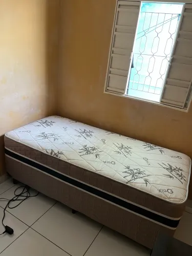Cama de solteiro seminova
