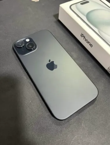 iPhone 15 Apple Preto 256GB - Impecável + Nota Fiscal + 1 Ano de Uso