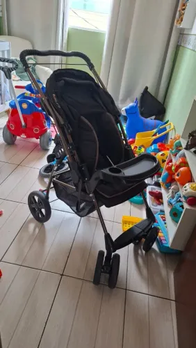 Carrinho de Bebê Galzerano Milano Reversível semi novo.