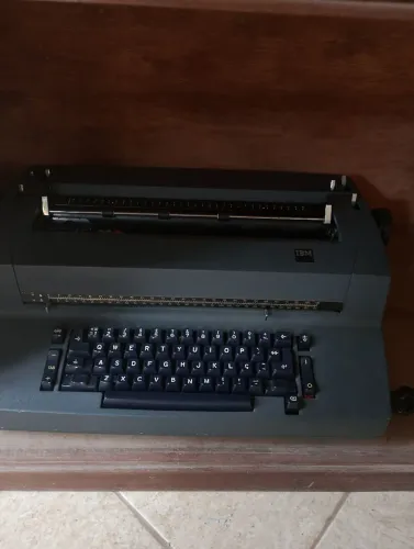 Máquina de escrever elétrica