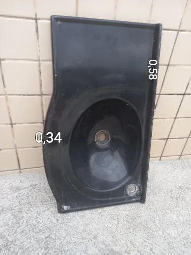 Pia em sintético preto para banheiro
