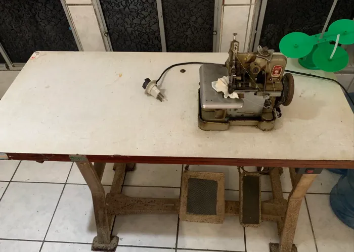 Máquina de Costura Overlock Chinesinha