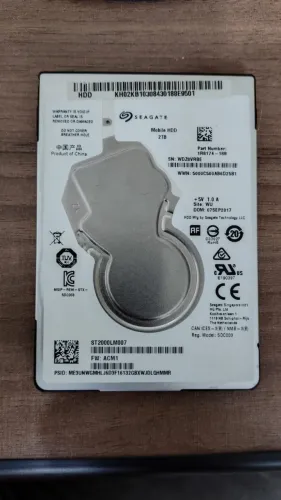 HD Seagate Mobile HDD 2TB, modelo ST2000LM007.