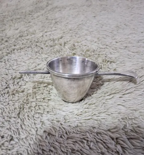 Vendo antigo dosador de bebidas de prata 90