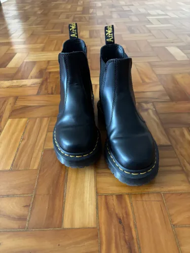 Bota Dr Martens Chelsea tamanho 35 BR ou 37 EU