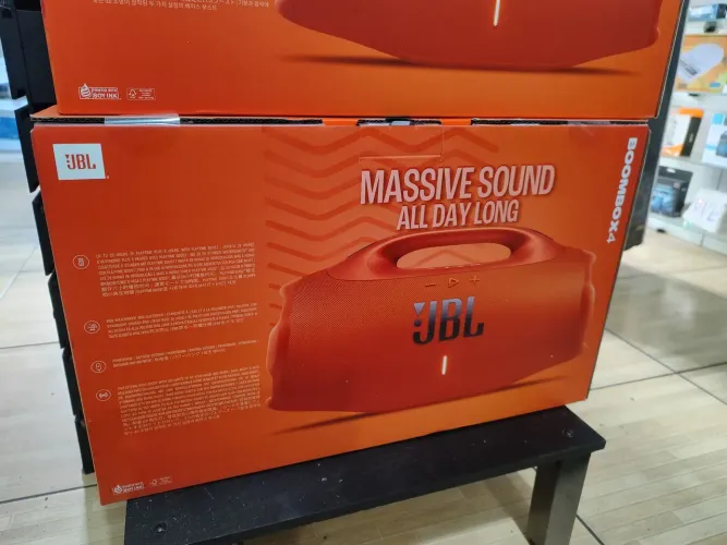 Boombox x4 jbl