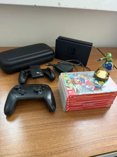 Nintendo Switch + 7 Jogos Mídia Física + Controle