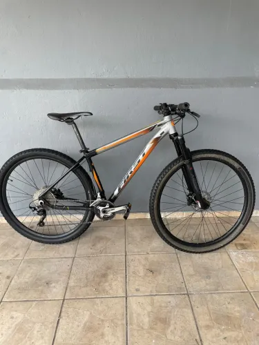 Bicicleta MTB Aro 29 - Câmbio SLX 10 marchas