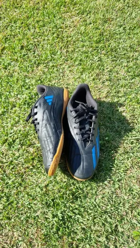 CHUTEIRA DE FUTSAL - NÚMERO 41