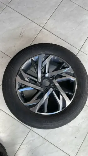 Pneu 17 Goodyear 215/60 R17 96h Efficientgrip Suv Seminovo