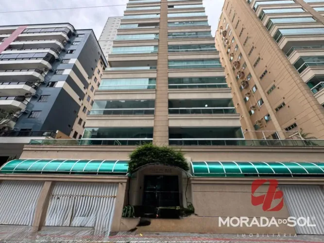 3 suítes na meia praia a 280 metros da praia