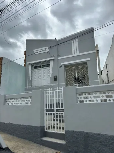 Aluga-se casa no centro