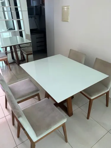 Mesa de jantar com cadeiras