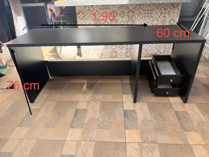Mesa escrivaninha MDF de escritório.