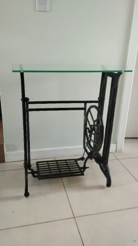 Aparador com pé máquina costura