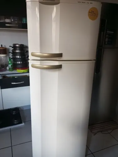 Vendo esta geladeira Electrolux não entrego