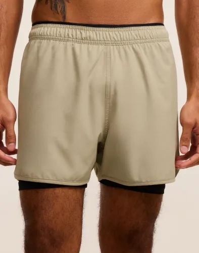Bermuda Esportiva Cor Verde Claro em Microfibra com Short de Compressão Tamanho M