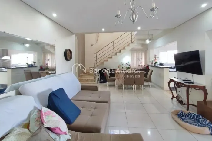 Casa de condomínio para alugar com 310m², 5 quartos e 4 vagas