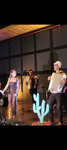 PÉ DE SERRA BANDA DE FORRÓ PARA FESTAS JUNINAS