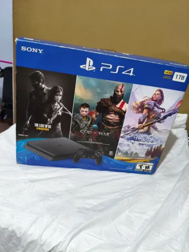 Vendo PS4 slim 1 TB 