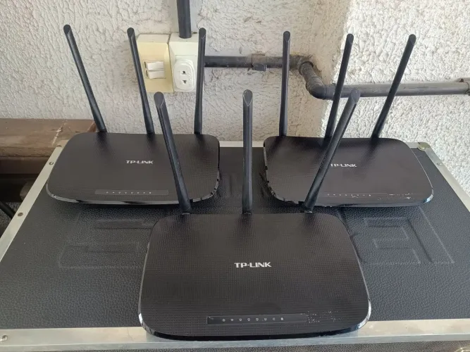 Vendo 3 Roteadores TP-Link TL-WR940N Wireless N 450Mbps, com fonte funcionando. Leia.