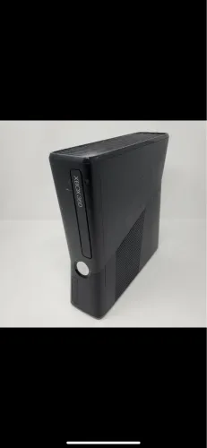 ?Xbox 360 Slim conservado, com controle original recarregável, Kinect e jogos