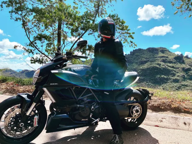 Ducati Diavel 2013 com acessórios