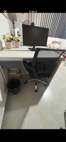 Mesa com cadeira