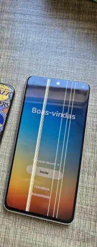 Galaxy S21 FE com listras na tela