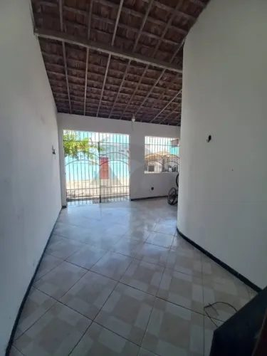 Casa Para Venda no Santos Dumont com Varanda e Vaga de Garagem