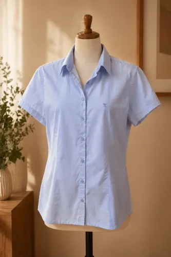 Camisa social azul claro. Marca Elegance. Tamanho M. Nova