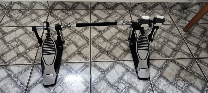 Pedal duplo VOIK para bateria acústica
