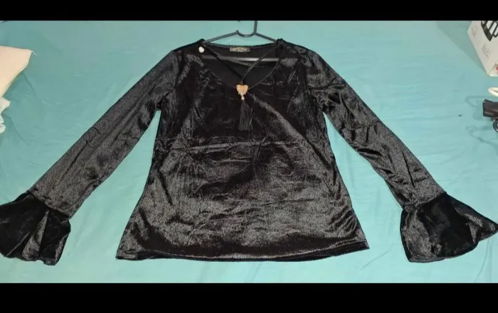 Vendo blusas e saia 