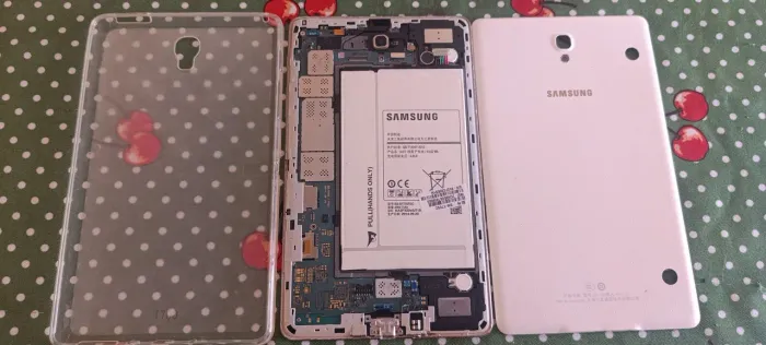 Peças do tablet Samsung Galaxy tab s T700, somente o display que deu defeito.