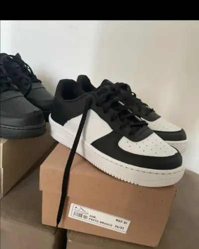 Tênis preto branco casual