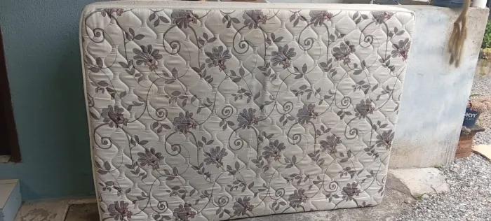Colchão de casal usado